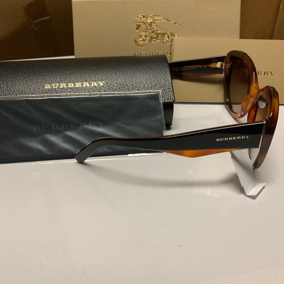 NWT Burberry 54mm UV Protection Butterfly Sunglass - Picture 3 of 8